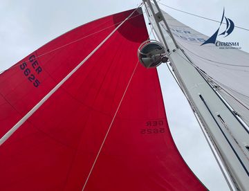 Vor dem Wind Roter Starkwind-Spi