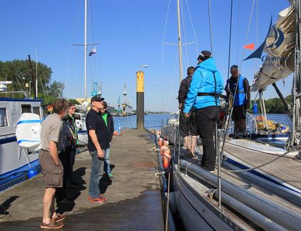 SY Charisma verlässt die Deters Werft