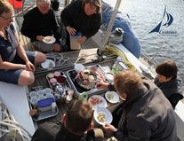 Gemeinsames Frühstück im Cockpit