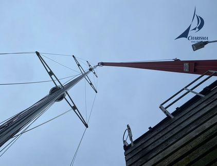 Die Elbe-Jungs ziehen den Charisma-Mast