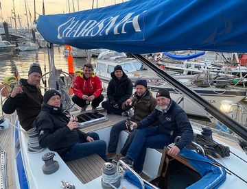 Happy landing - Hamburg CHARISMA-Crew im Heimathafen