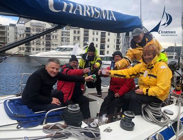 Charisma-Crew sicher im Hafen Charisma-Crew sicher im Hafen