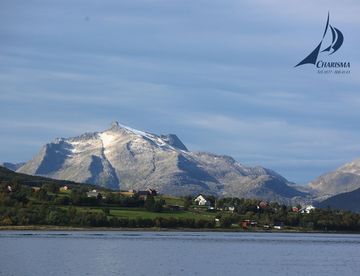 Bei Sonnenschein gen Lofoten Panorama Tjeldsund