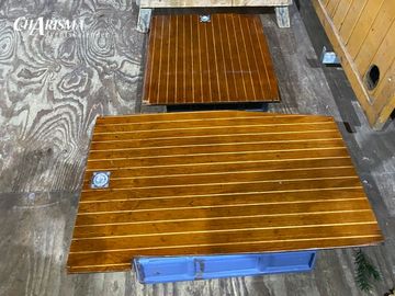 Frisch lackiert Bodenbretter lackiert