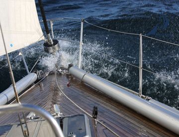 Pentland Firth, Wellen waschen den Bug