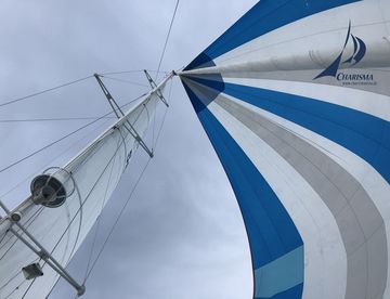 Unter Spinnaker Spinnakersegeln