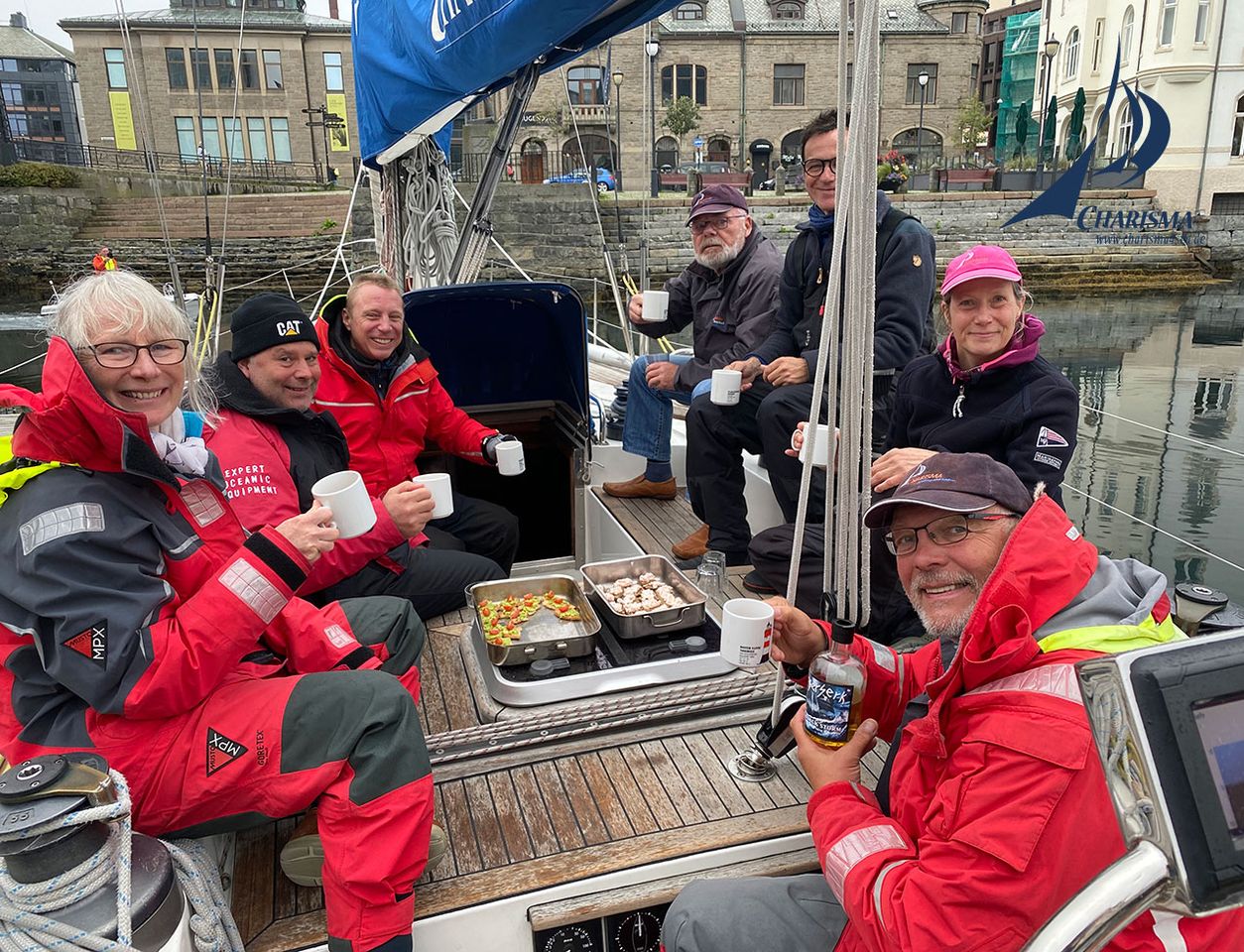 Crew beim Anleger im Cockpit
