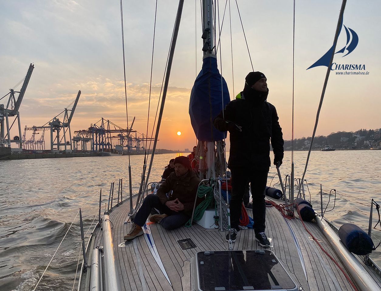 Hamburger Hafen in der Abendsonne