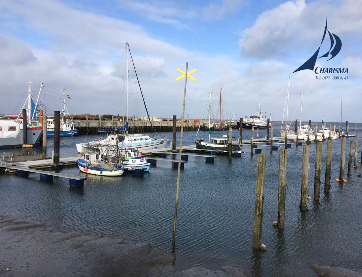 Ebbe im Hafen von Amrum Ebbe im Hafen von Amrum