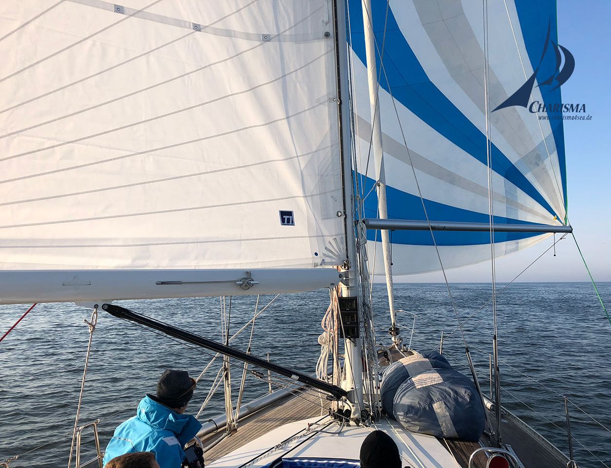 Unter Spinnaker Unter Spinnaker