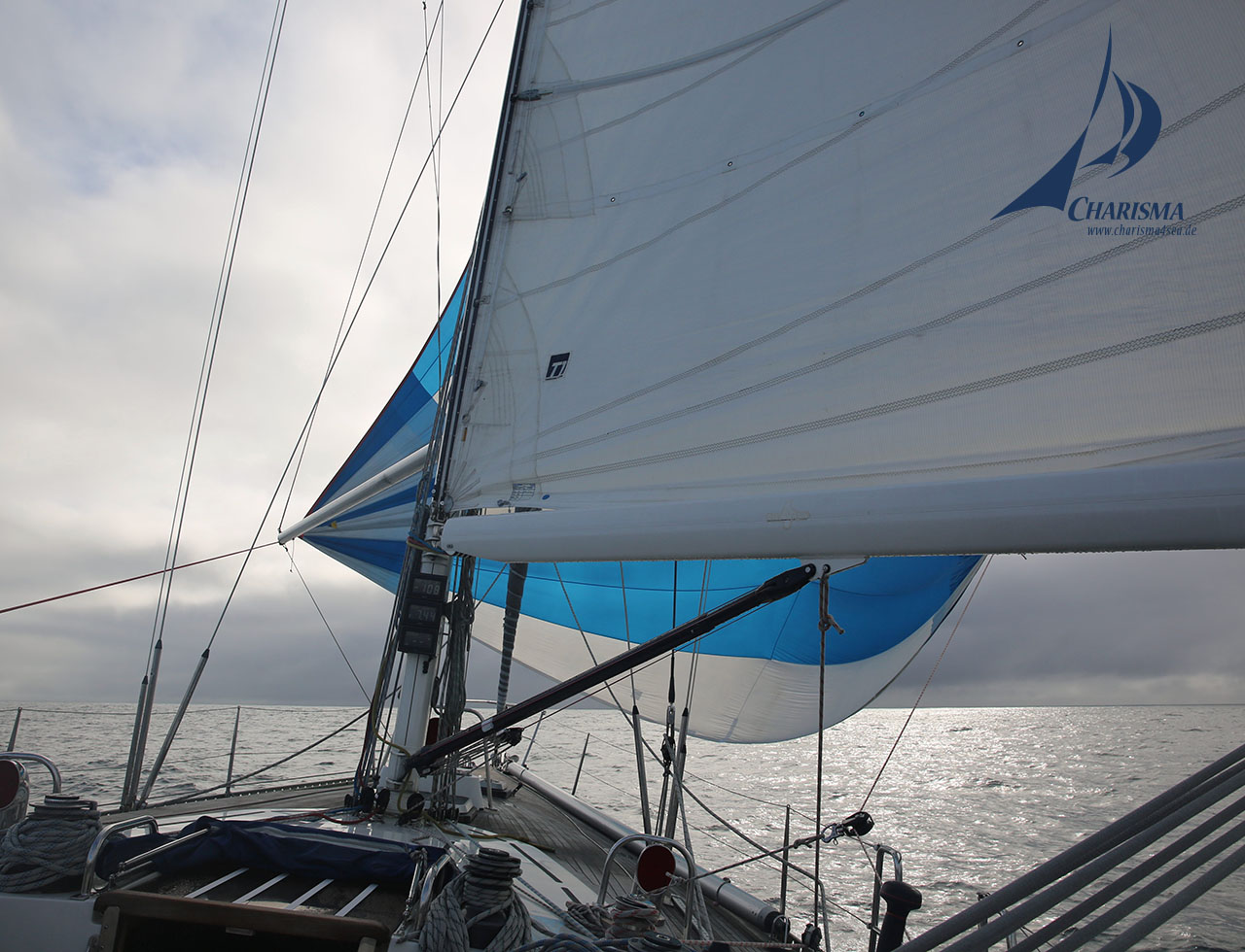 Unter Spinnaker Unter Spinnaker